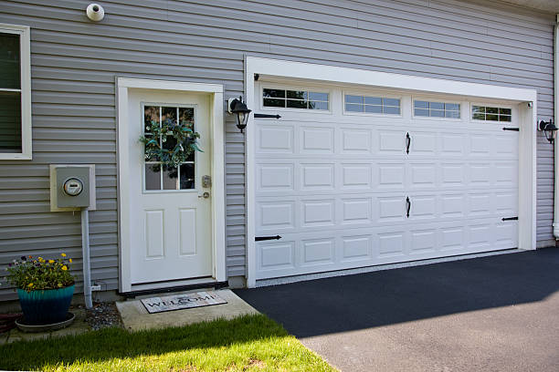 24/7 Emergency Garage Door Panel Replacement experts in Hazardville, CT